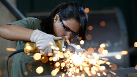 fabrica-de-equipamentos-industriais-dimensao-maquinas-em-trindade-go-onde-mulheres-trabalham-como-operarias-1385752974419956x500_38385341